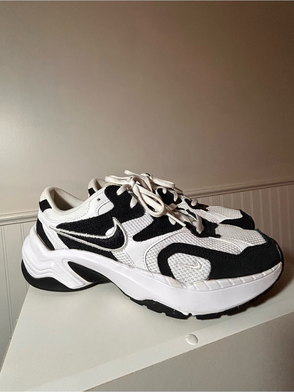 Nike Women's Black and White Wave Runner Sneaker